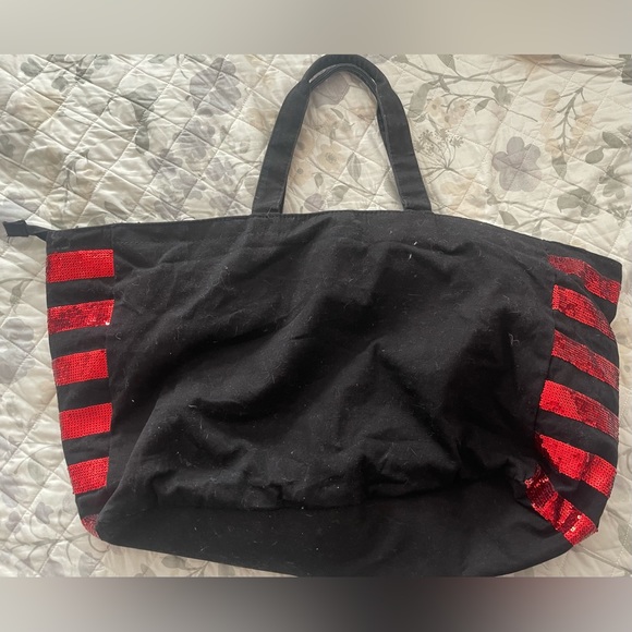 ♥️❤️🖤 Victoria's Secret Black & Red Sequin
Weekender Bag ❤️🖤♥️ - Picture 8 of 8